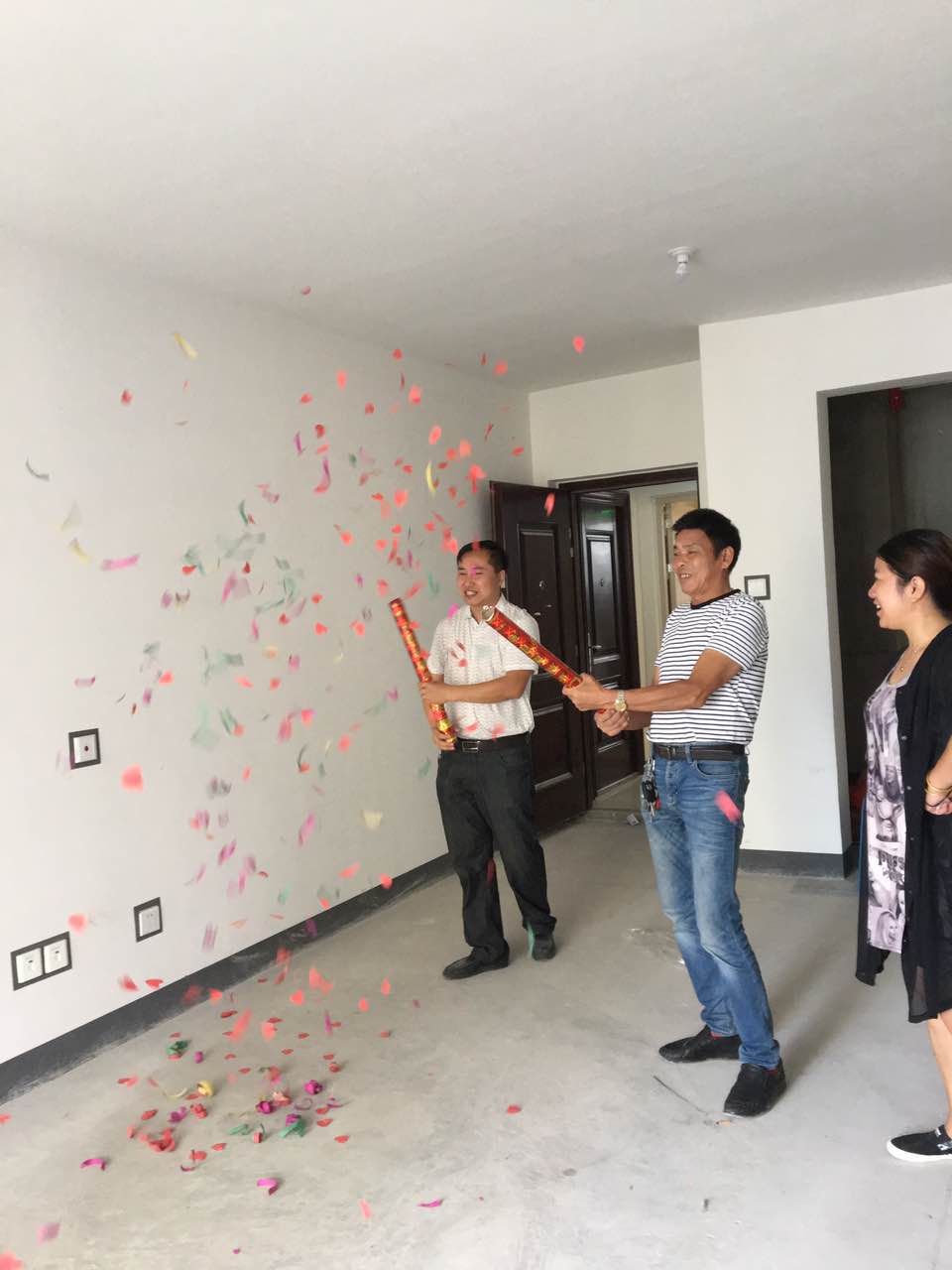 恭喜瑶海万达陈先生家今天开工大吉！